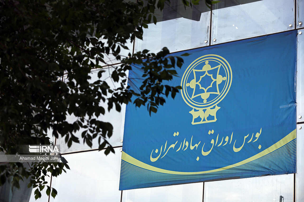 افت ۱۵ هزار واحدی شاخص بورس