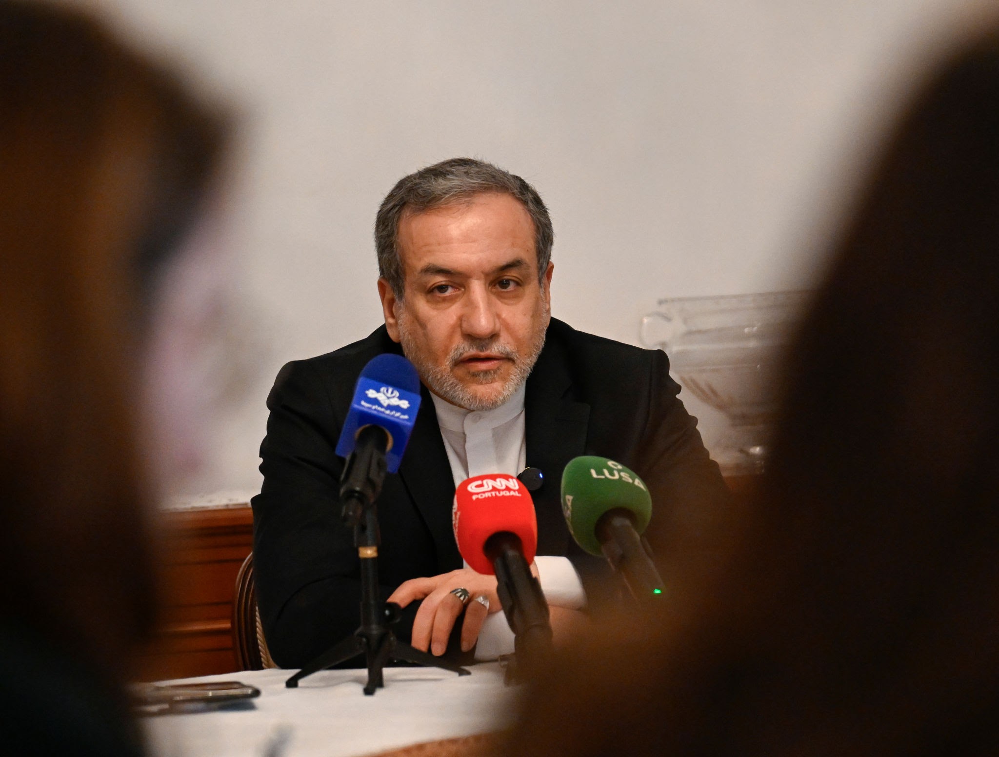 عراقچی: یک کشور عربی نامه ترامپ را در تهران به ما تحویل می‌دهد