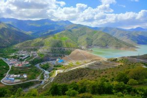 انتقال آب سد آزاد به مرکز و شرق استان کردستان در آستانه بهره‌برداری