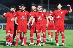 تراکتور ردای قهرمانی را در اهواز پرو کرد