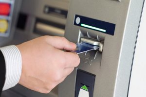 سقف برداشت از خودپردازها ۳۰۰ هزار تومان شد