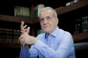 وزیر خارجه در عمان با نمایندگان آمریکا غیر مستقیم گفت وگو می‌کند
