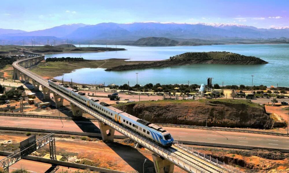 سوت نخستین قطار گردشگری گیلان به صدا درمیآید