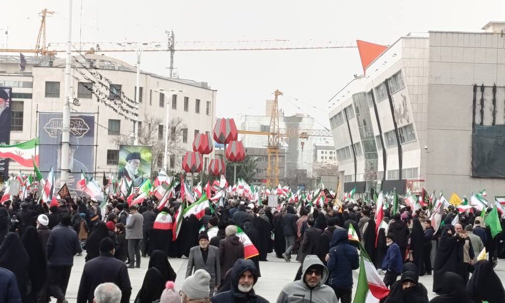 تصاویری از اجتماع بزرگ مردم مشهد در بیعت با سومین رهبر انقلاب اسلامی